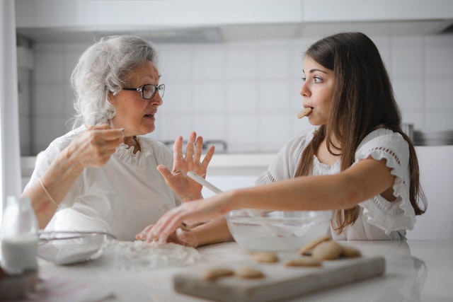 How to Help a Senior Loved One Live with Independence